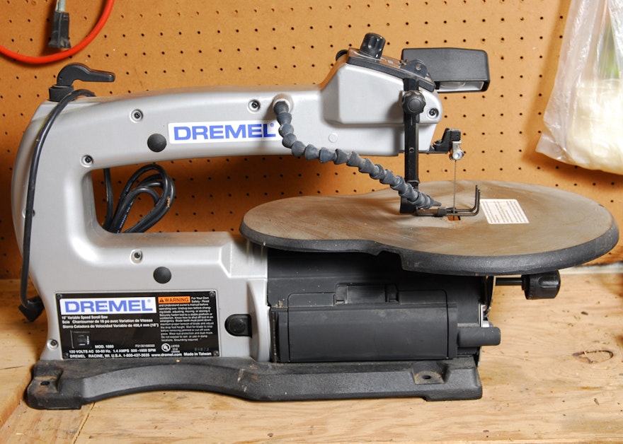 Dremel 1680 1.4 Amp 16" 1/6-HP Benchtop Variable Speed Scroll Saw