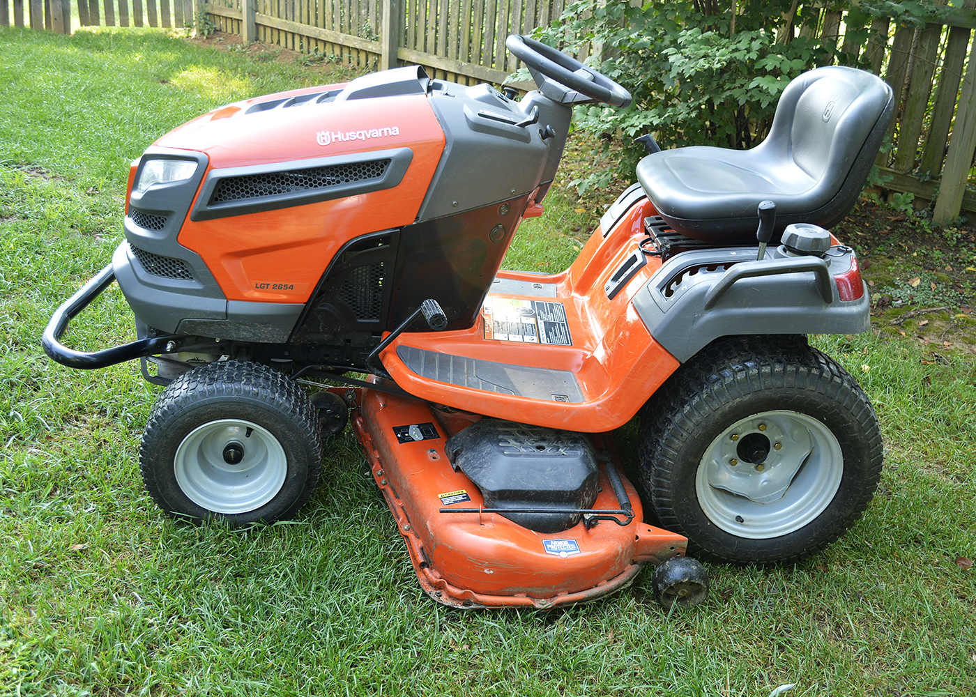 Husqvarna LGT2654 Riding Lawnmower