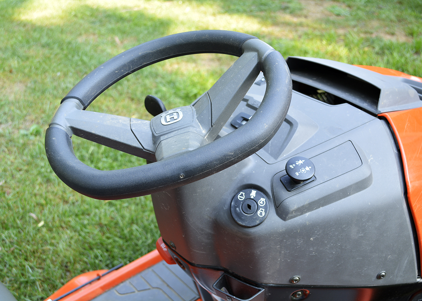 Husqvarna LGT2654 Riding Lawnmower