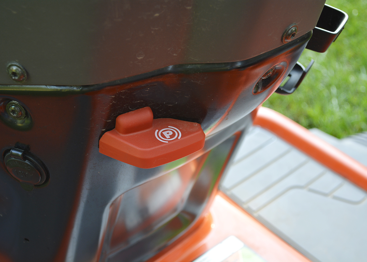 Husqvarna LGT2654 Riding Lawnmower