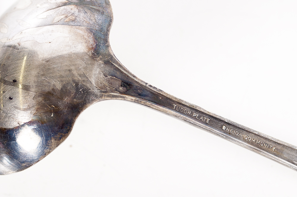 Vintage Oneida "Queen Bess II"