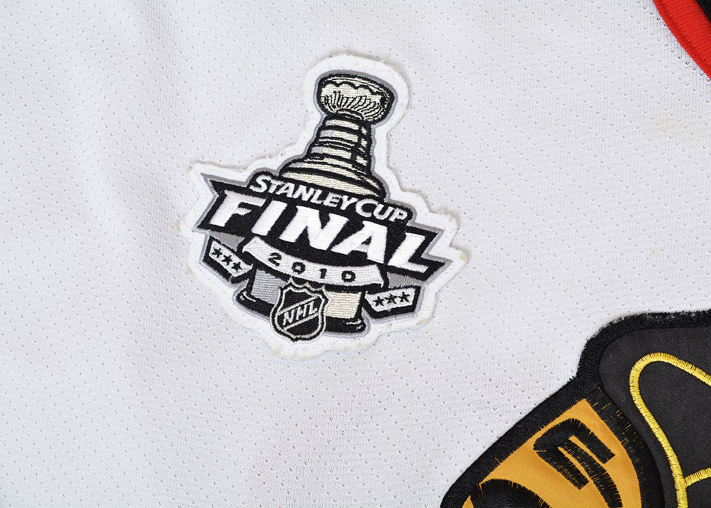 Jeremy Roenick Blackhawks 2010 Stanley Cup Final Jersey and Flag