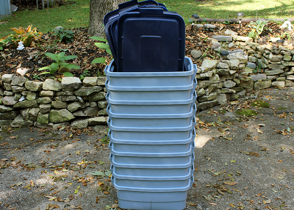 Rubbermaid Roughneck Storage Containers