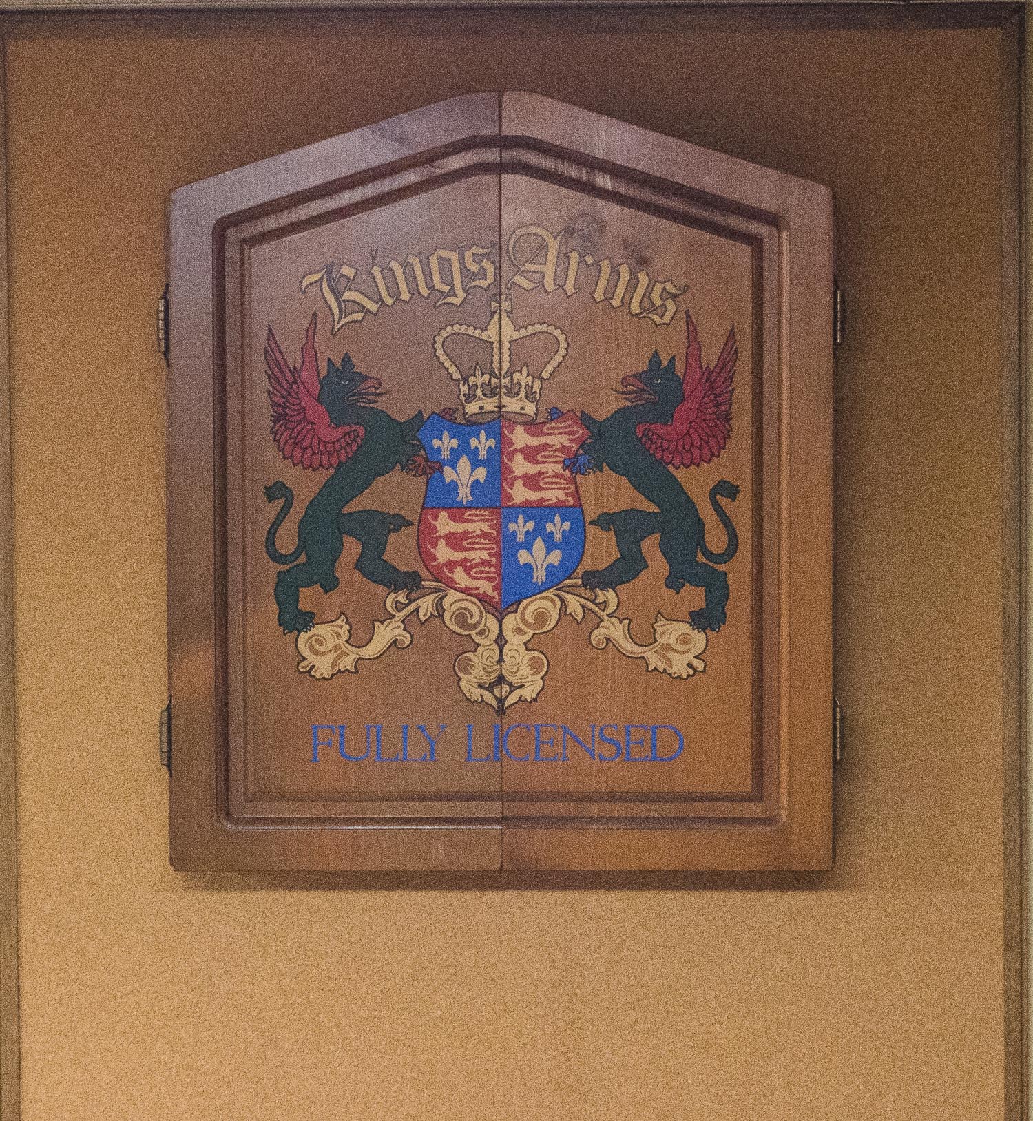 Accudart Dartboard and Kings Arms Cabinet