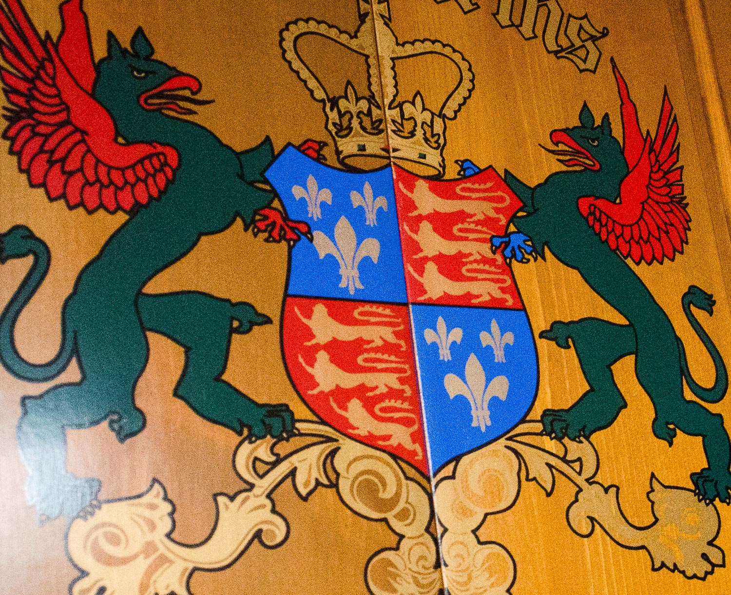 Accudart Dartboard and Kings Arms Cabinet