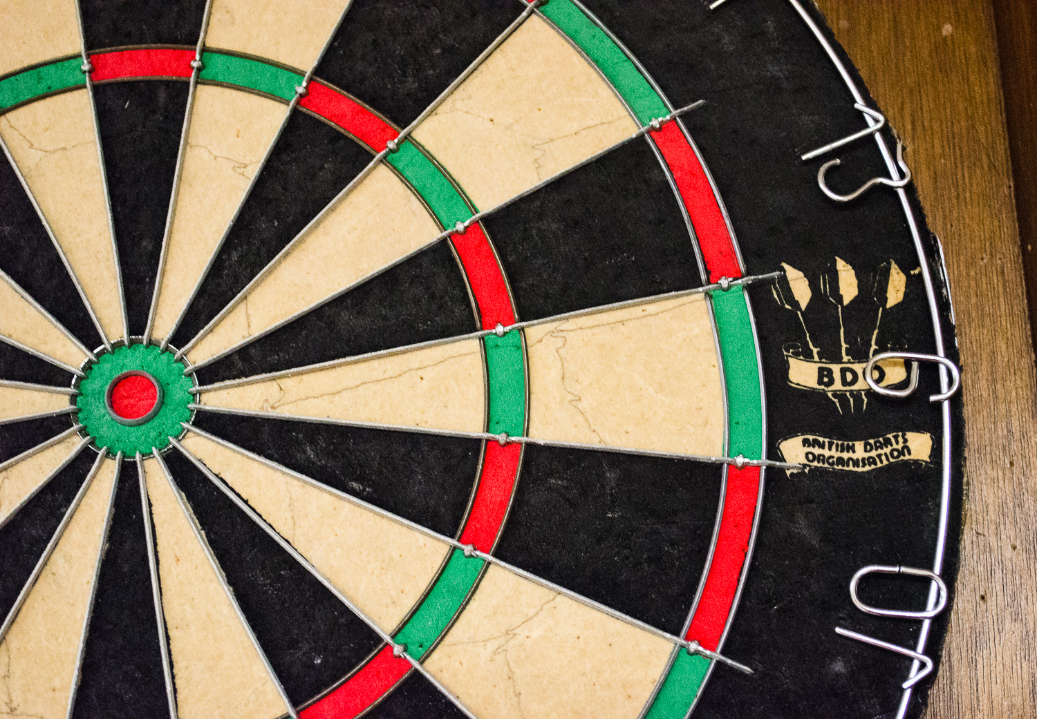 Accudart Dartboard and Kings Arms Cabinet