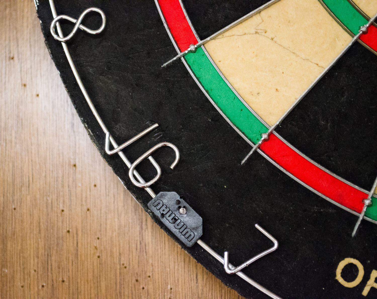 Accudart Dartboard and Kings Arms Cabinet