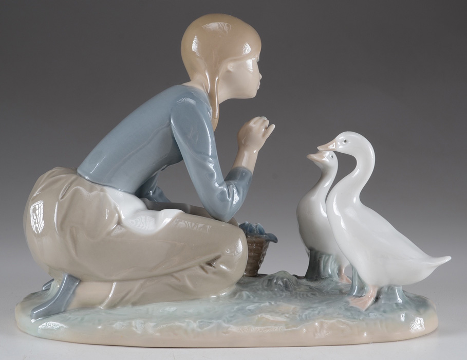 LLadro Porcelain Figurine "Girl Feeding Ducks"