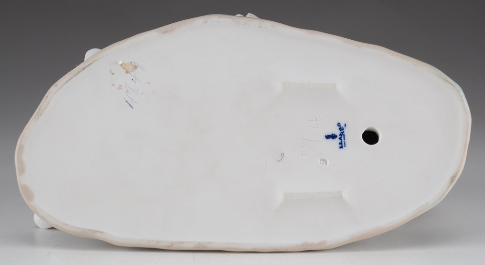 LLadro Porcelain Figurine "Girl Feeding Ducks"