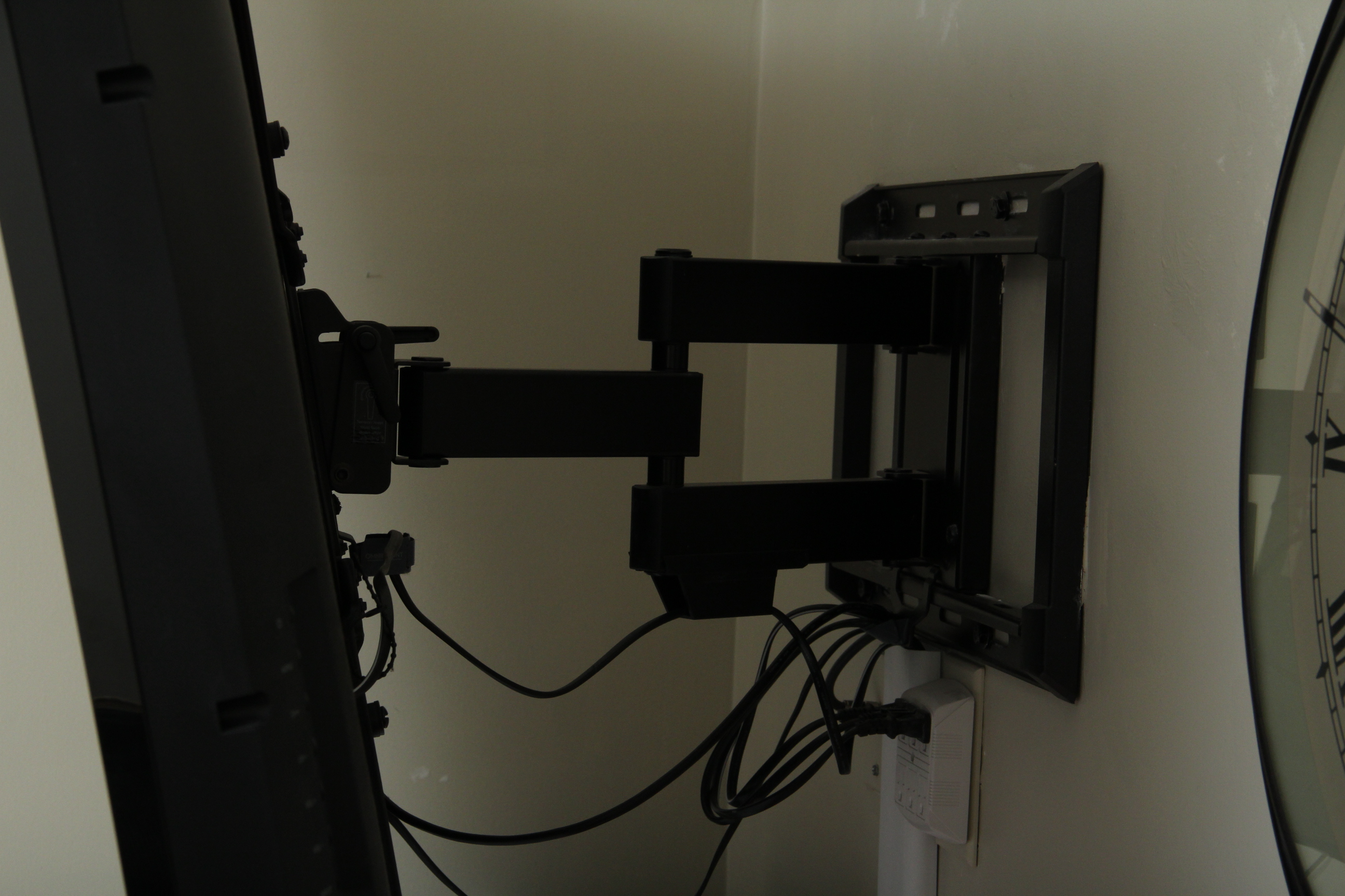 Vizio TV with Wall Mount and Philips DVD/VCR Player