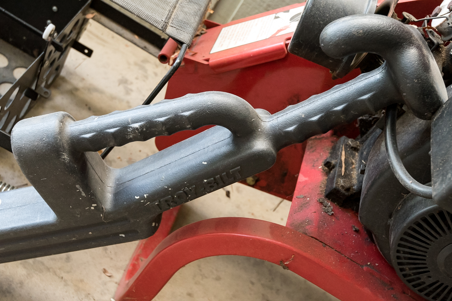 Troy-Bilt Junior Tomahawk 2-in-1 Chipper/Shredder