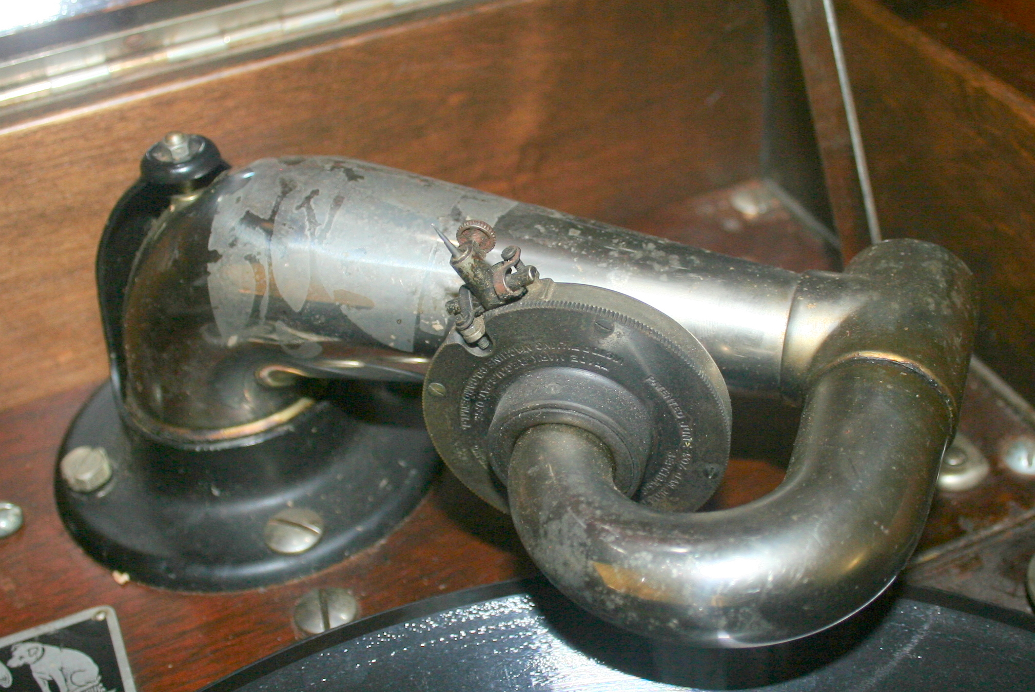 1920s Victrola Record Player in Cabinet