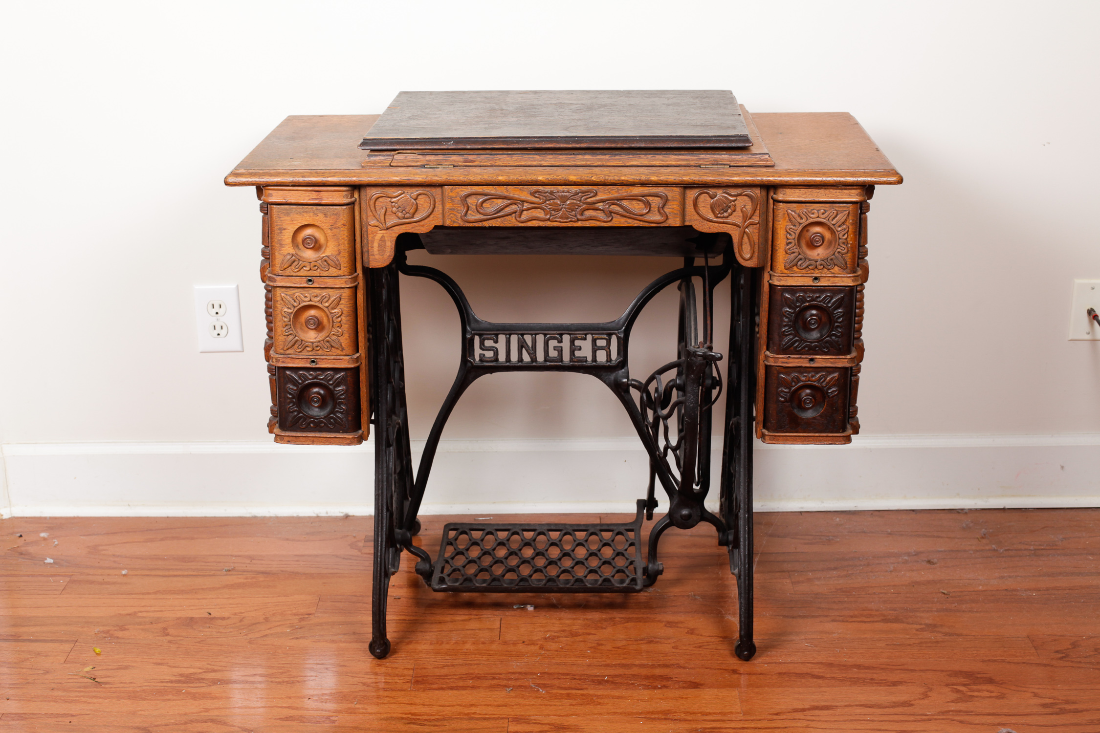 Antique Singer Sewing Machine Cabinet