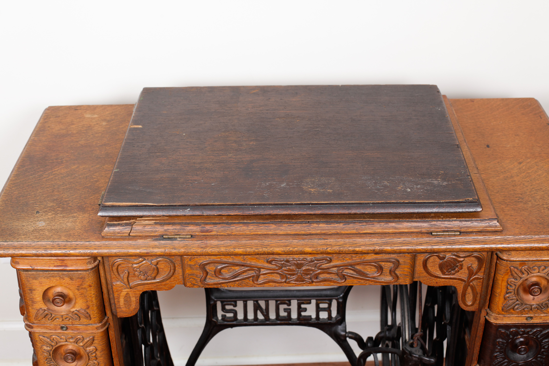 Antique Singer Sewing Machine Cabinet