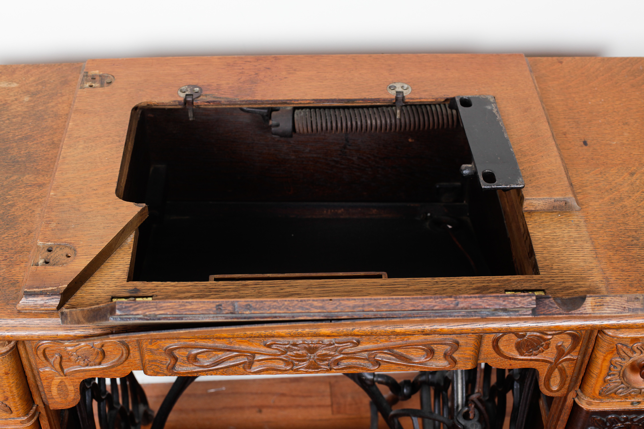 Antique Singer Sewing Machine Cabinet