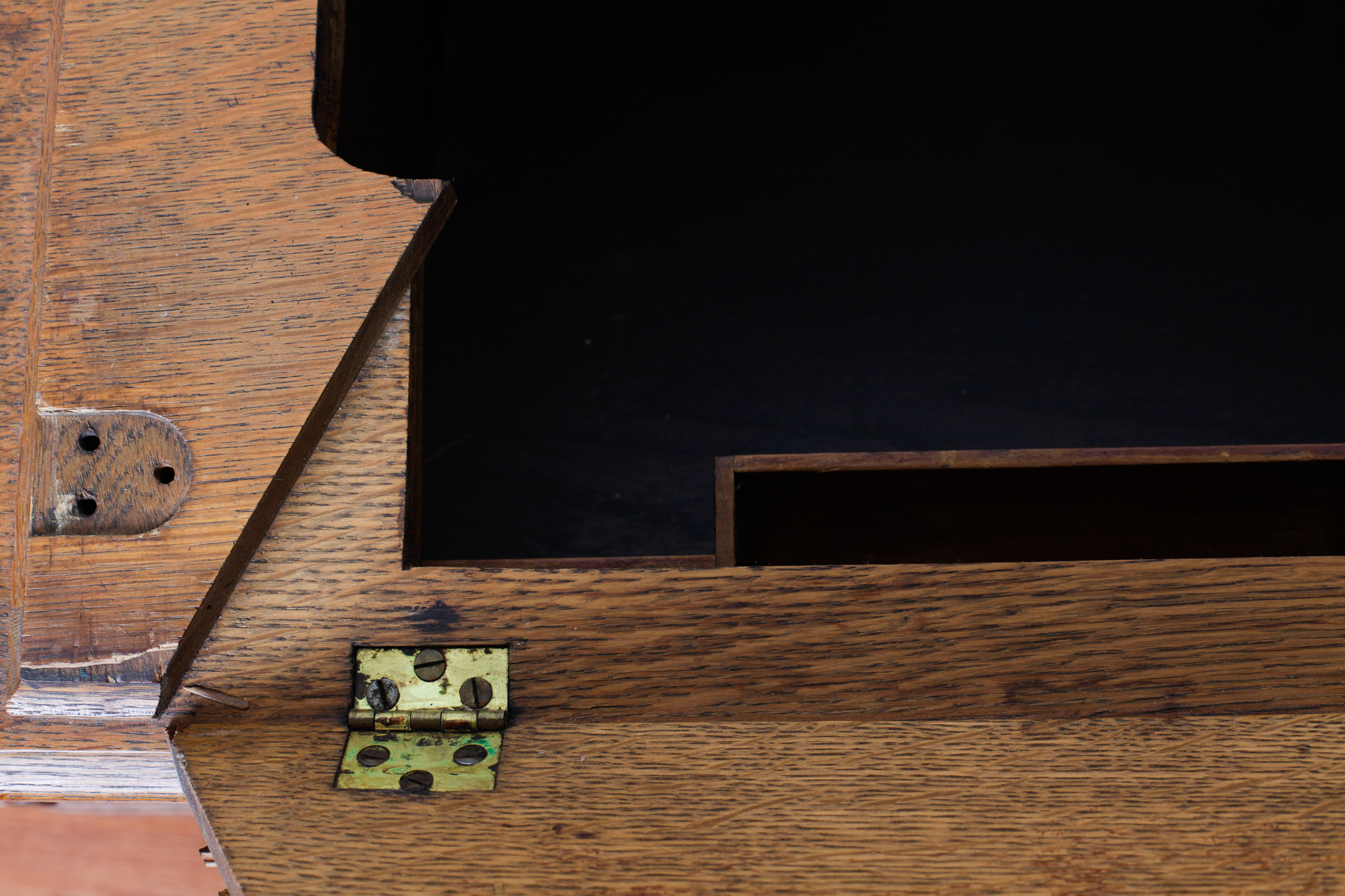 Antique Singer Sewing Machine Cabinet