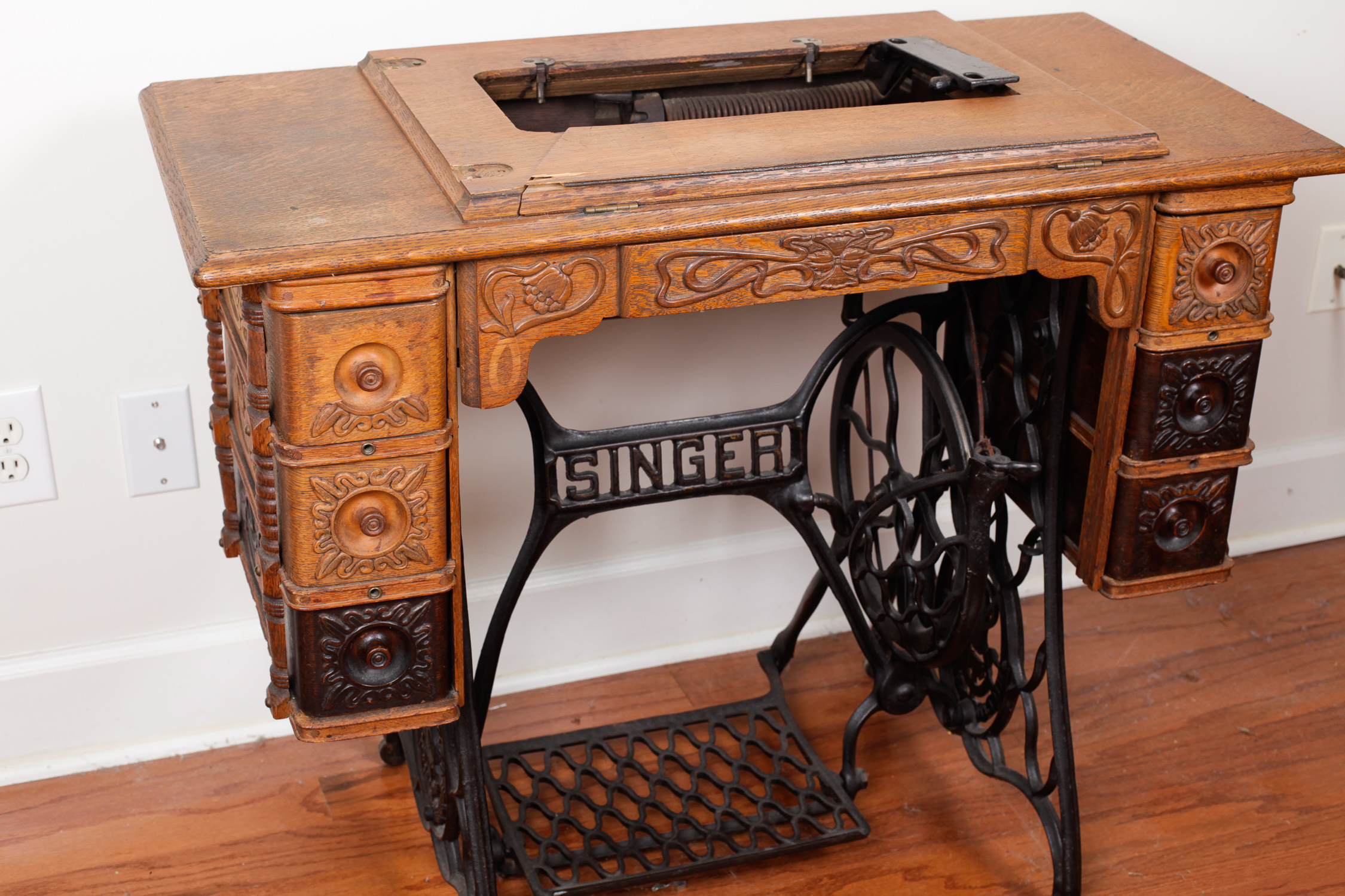 Antique Singer Sewing Machine Cabinet