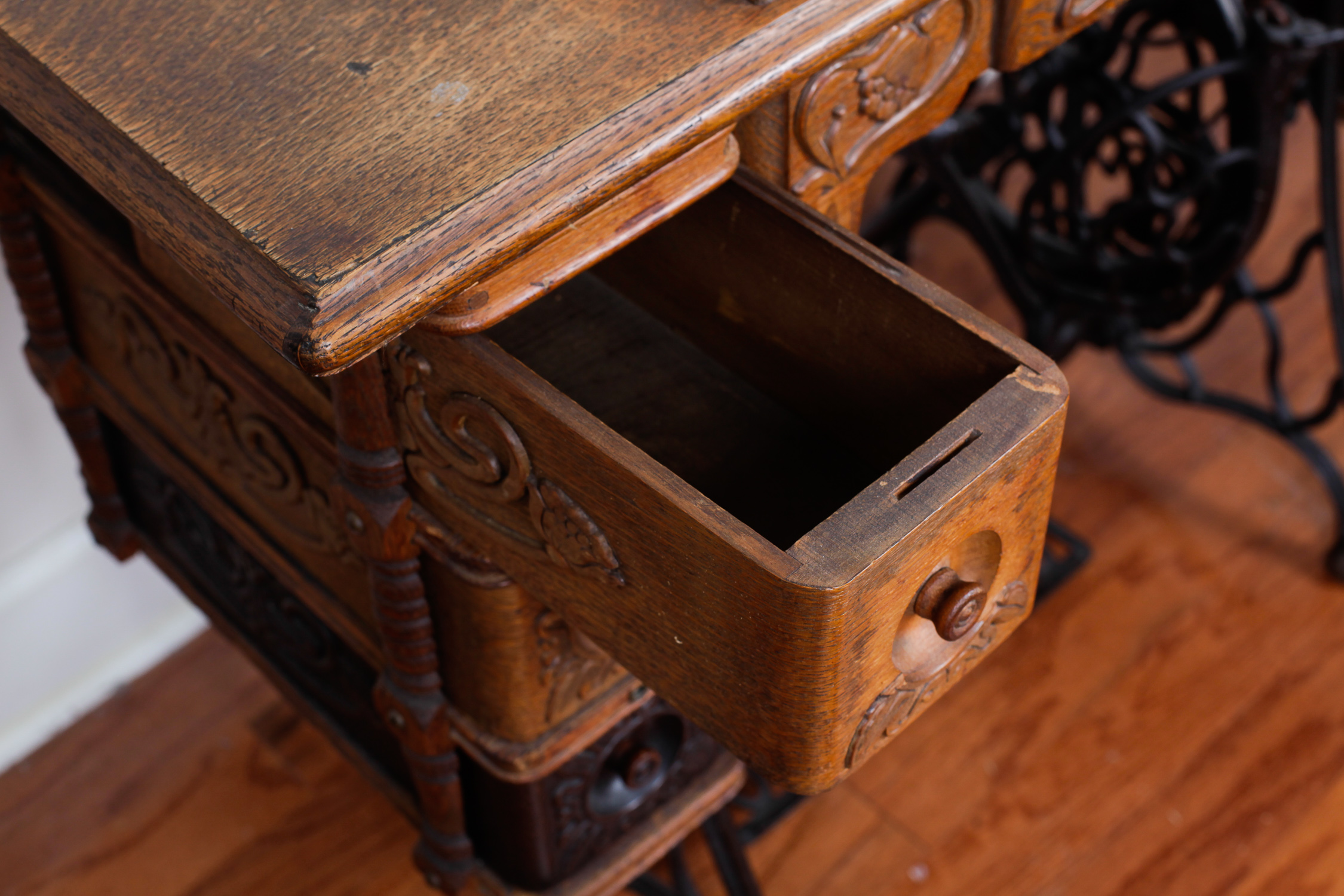 Antique Singer Sewing Machine Cabinet
