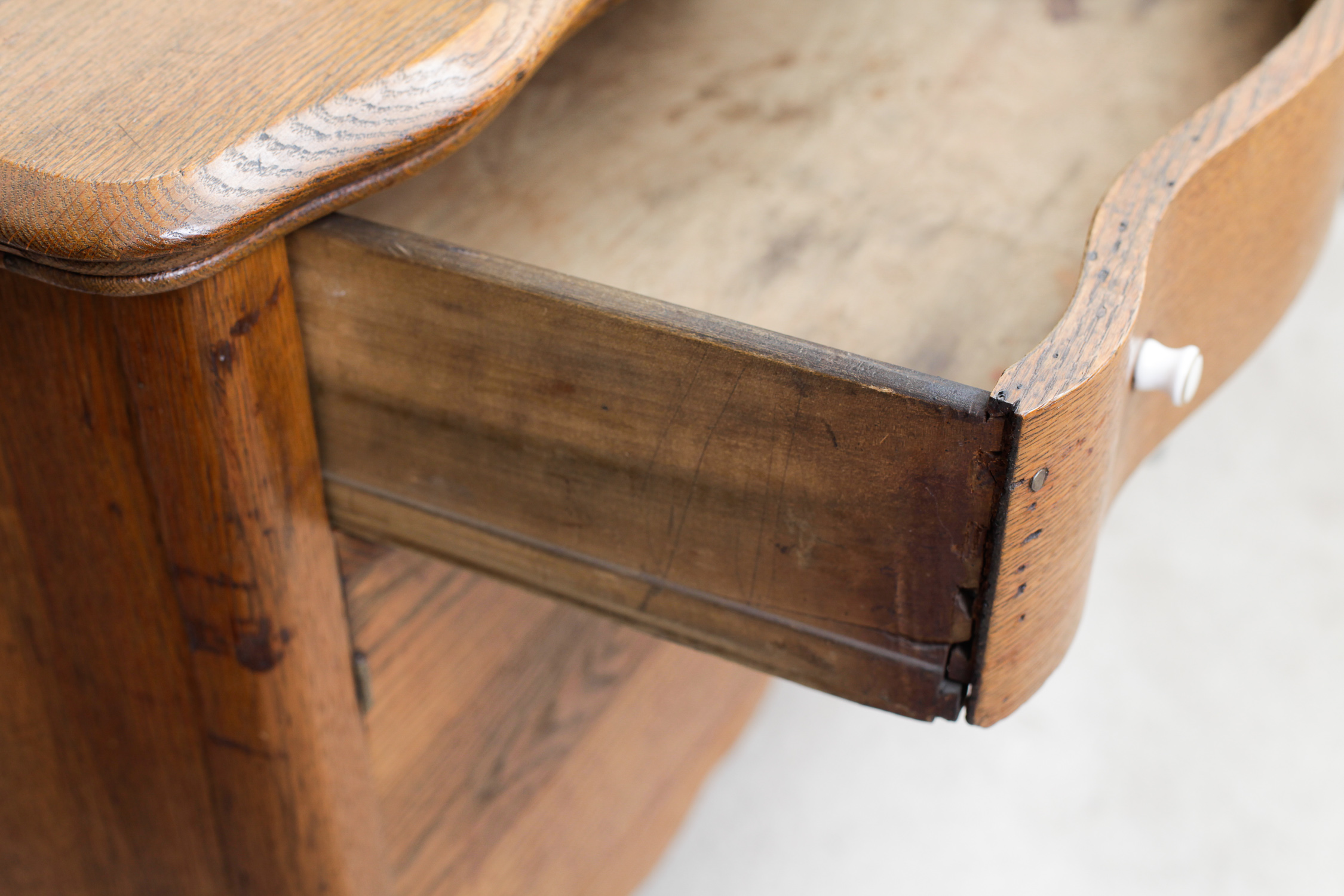 Antique Oak Wash Stand With Mirror
