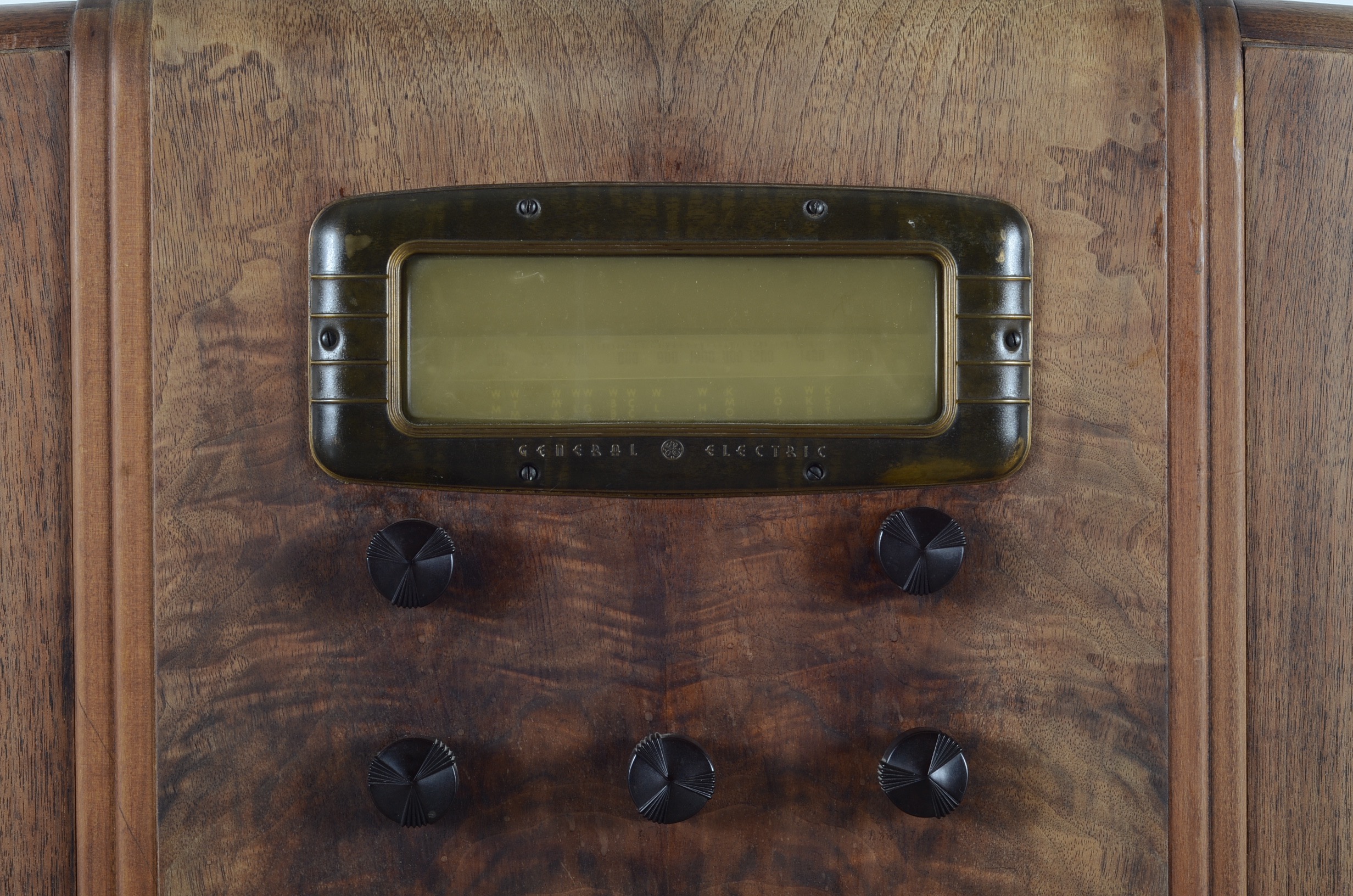 Vintage General Electric Vintage Coloram E-105 Radio