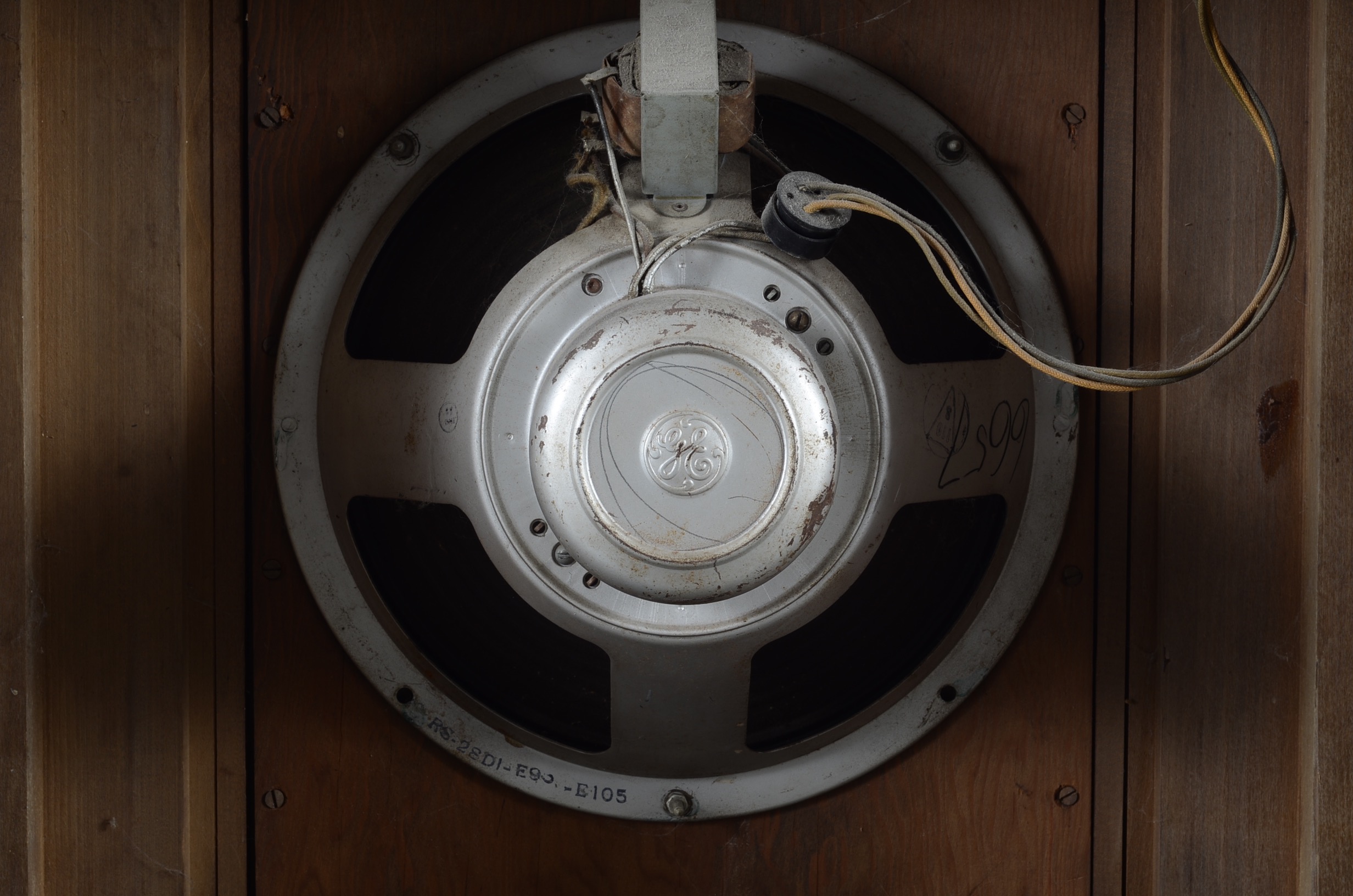 Vintage General Electric Vintage Coloram E-105 Radio