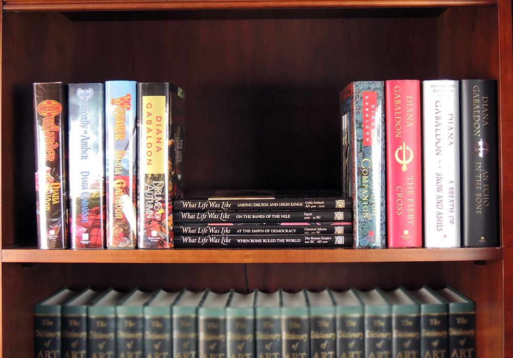 Diana Gabaldon Book Collection Including "Outlander"