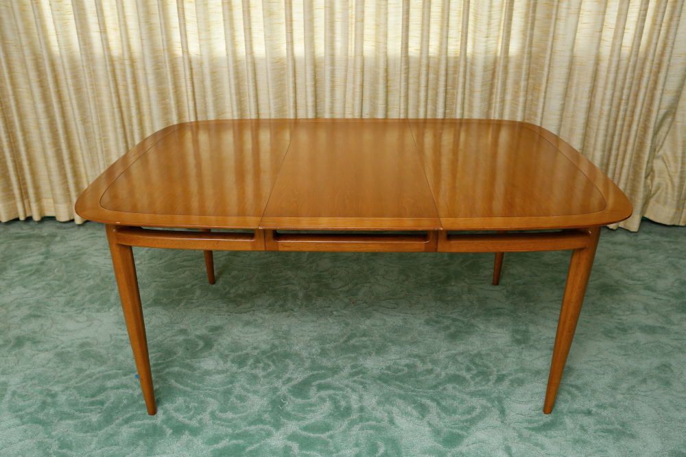Sophisticate by Tomlinson Mid Century Modern Dining Set