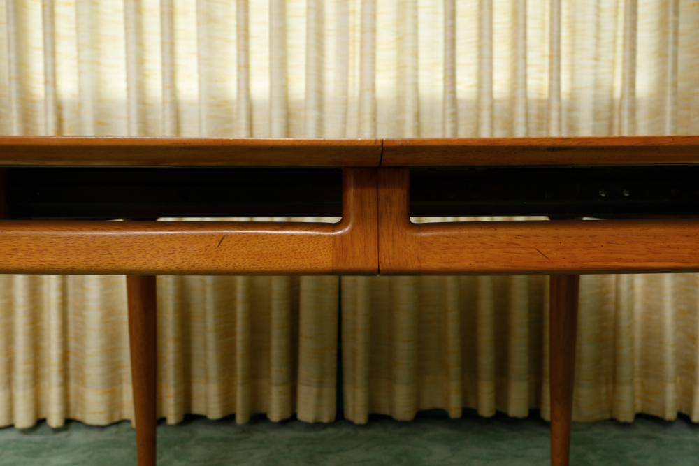 Sophisticate by Tomlinson Mid Century Modern Dining Set