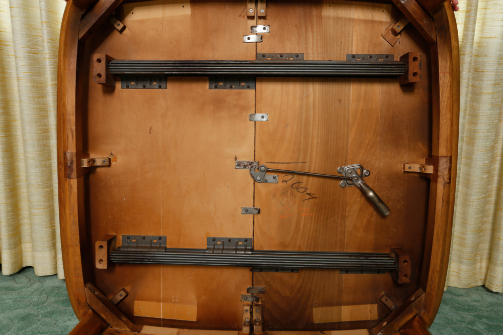 Sophisticate by Tomlinson Mid Century Modern Dining Set