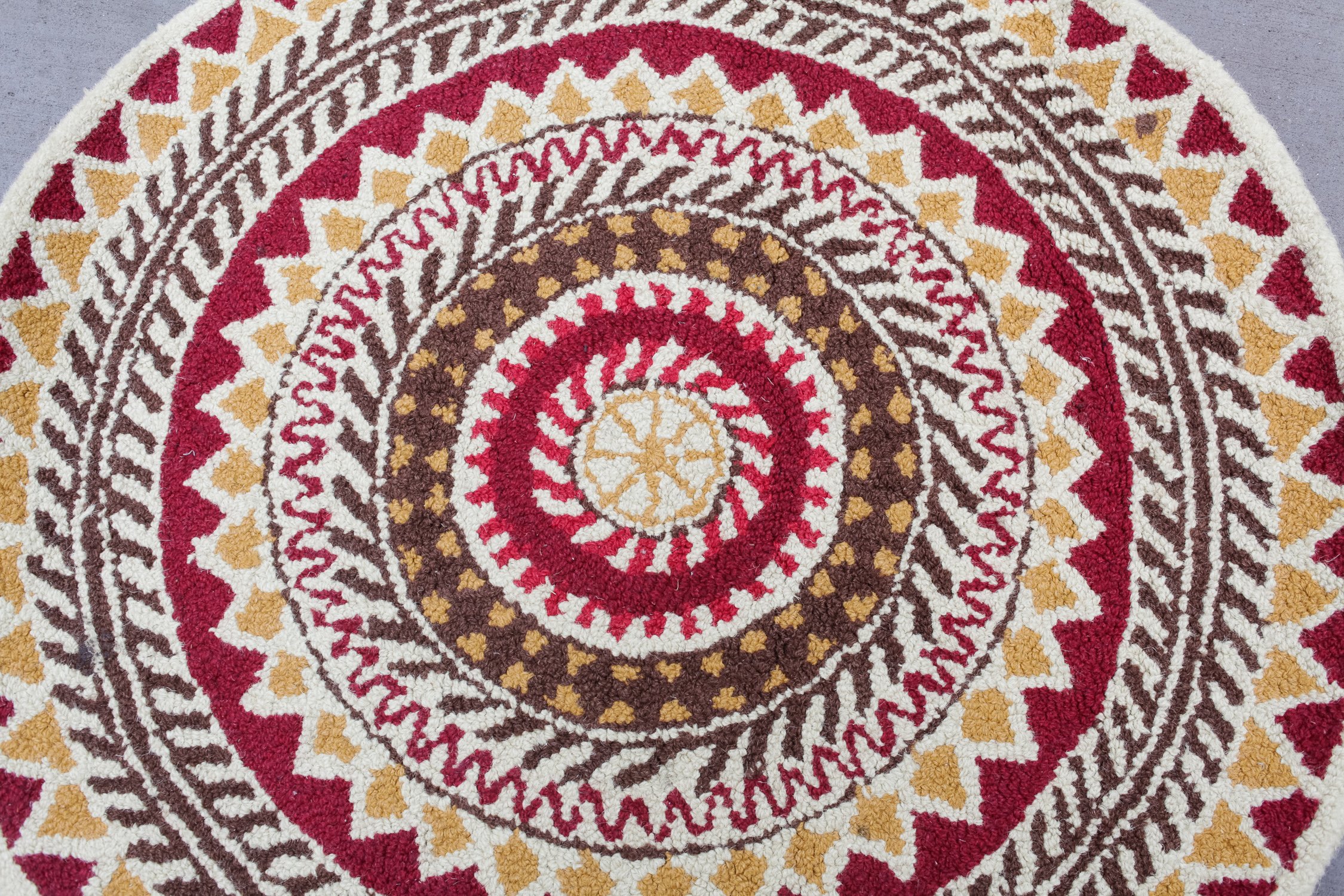 Pier One "Tapis" Small Round Rug