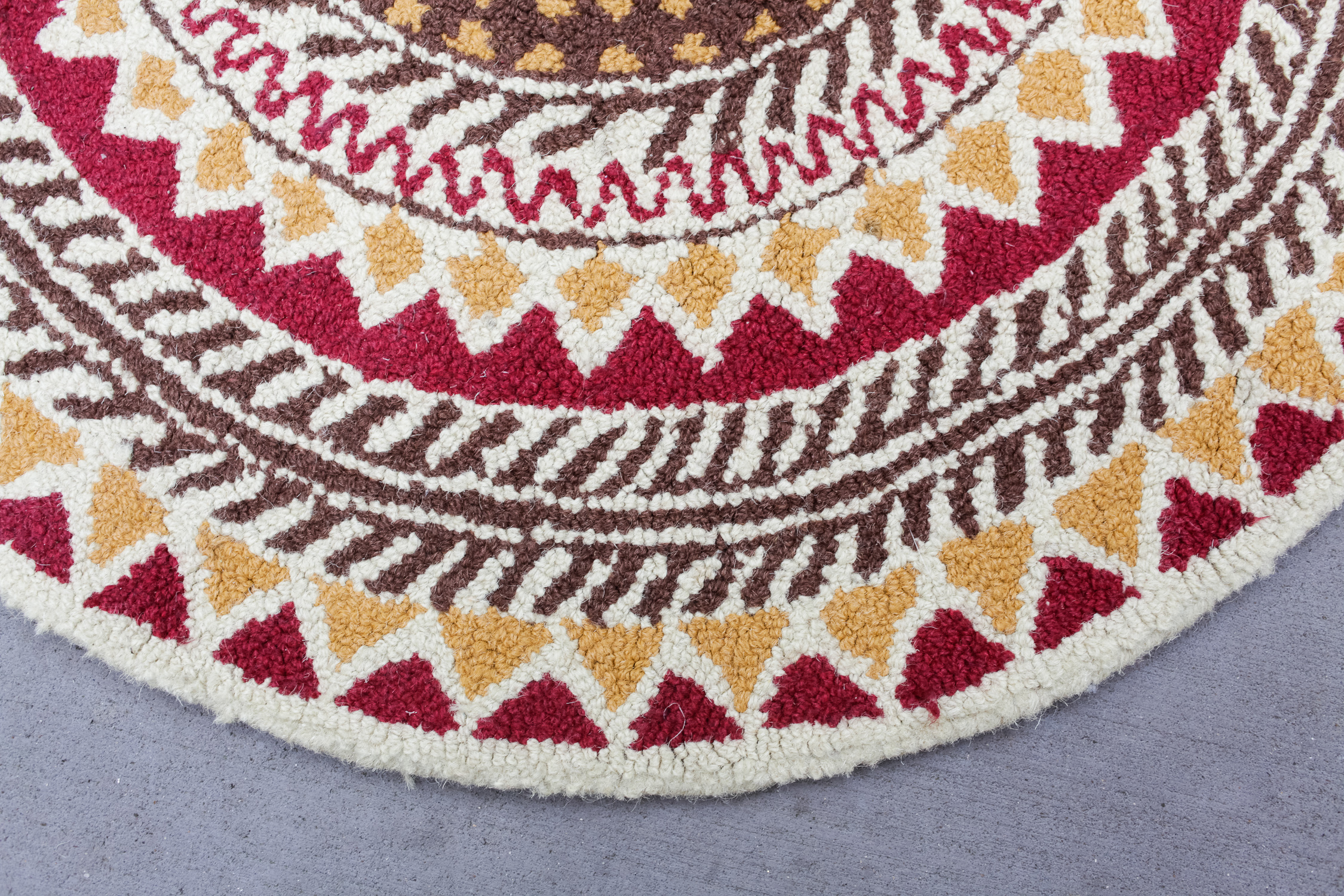 Pier One "Tapis" Small Round Rug