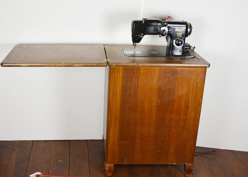 Pfaff 230 Sewing Machine and Cabinet