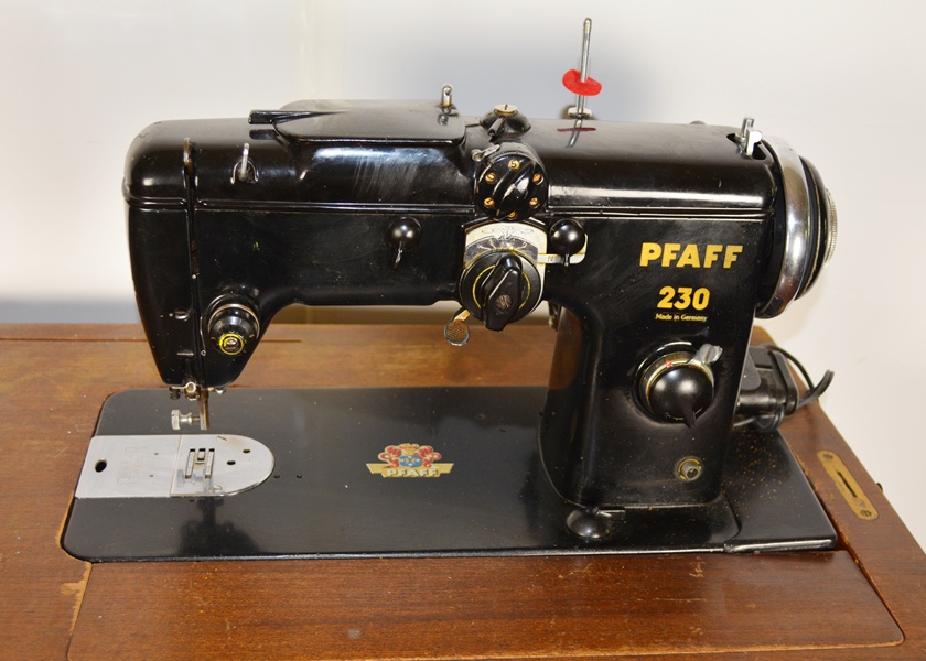Pfaff 230 Sewing Machine and Cabinet