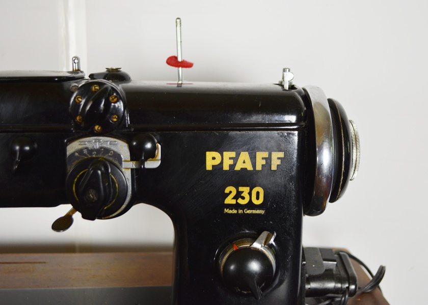 Pfaff 230 Sewing Machine and Cabinet