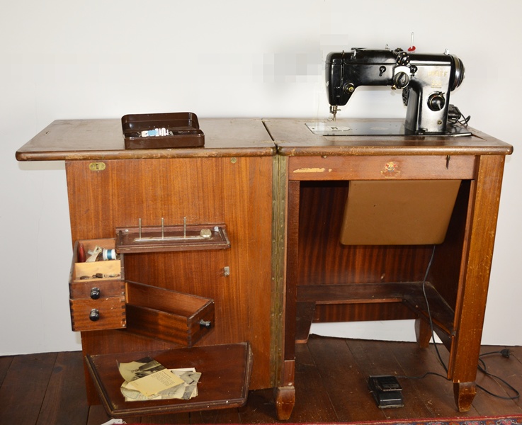Pfaff 230 Sewing Machine and Cabinet