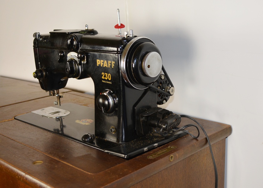 Pfaff 230 Sewing Machine and Cabinet