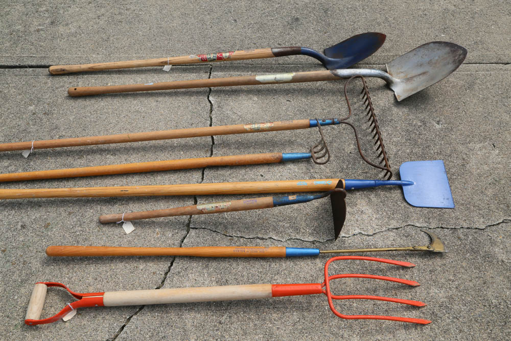 Blue Grass Lawn and Garden Tools