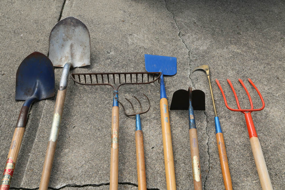 Blue Grass Lawn and Garden Tools