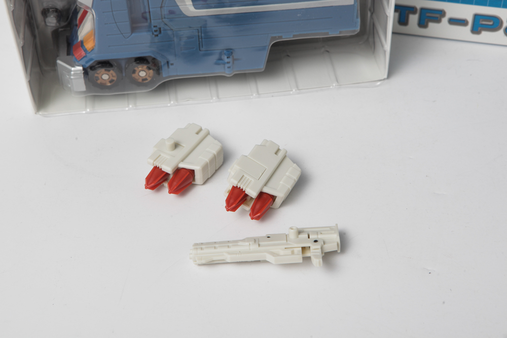 Transformers TFX-01 Parallax "City Commander" Battle Armor Set