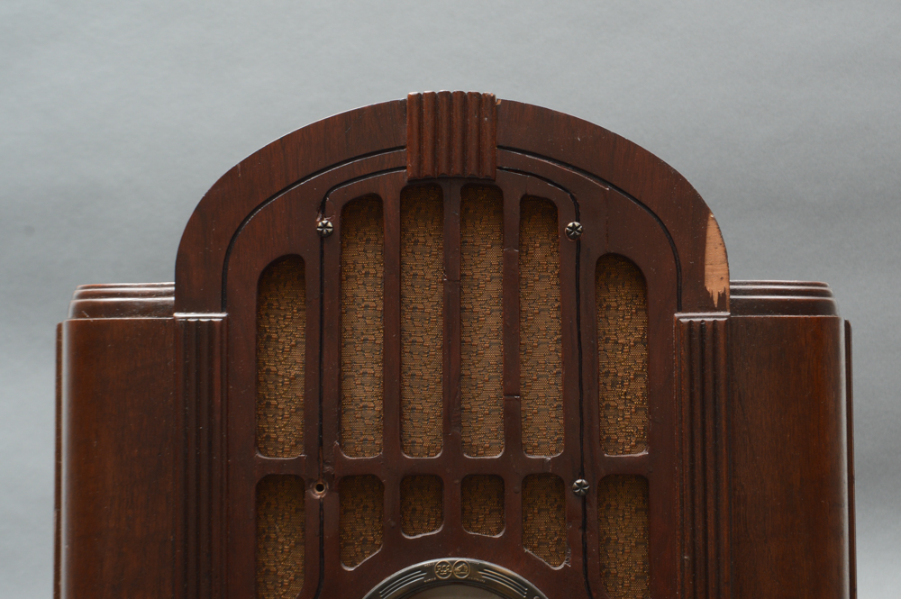 RCA Victor Model 143 Tombstone Radio
