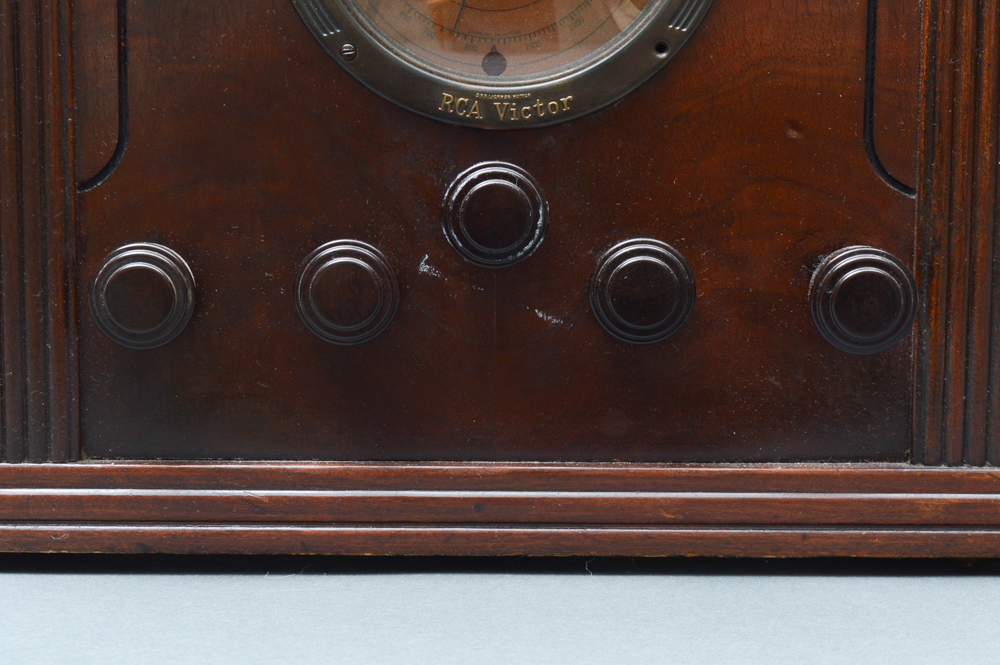 RCA Victor Model 143 Tombstone Radio