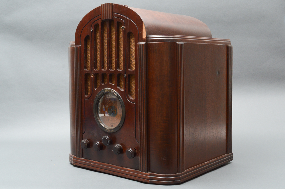RCA Victor Model 143 Tombstone Radio