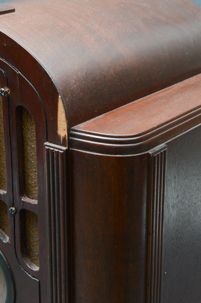 RCA Victor Model 143 Tombstone Radio