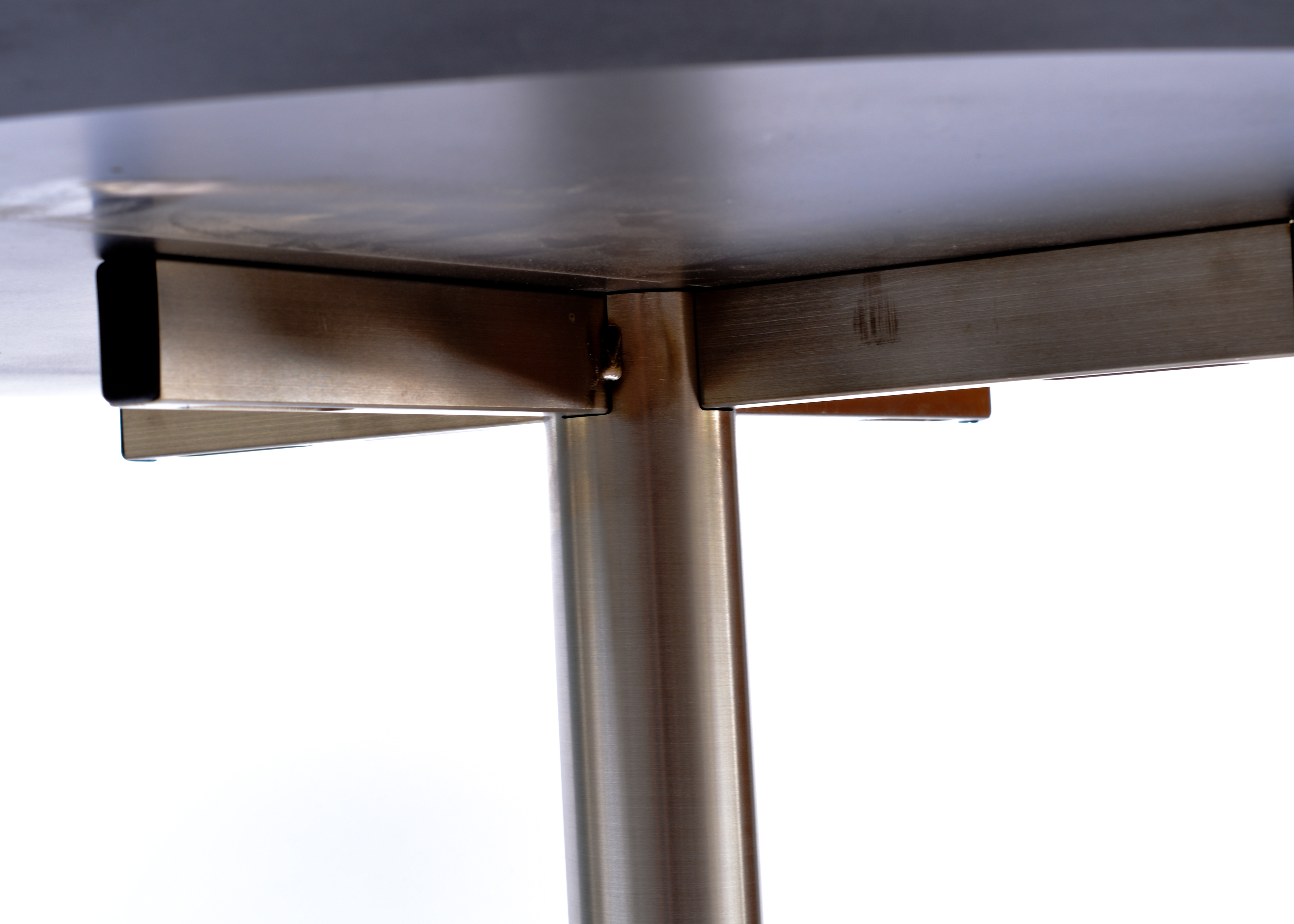 Modern Tulip Base Round Table