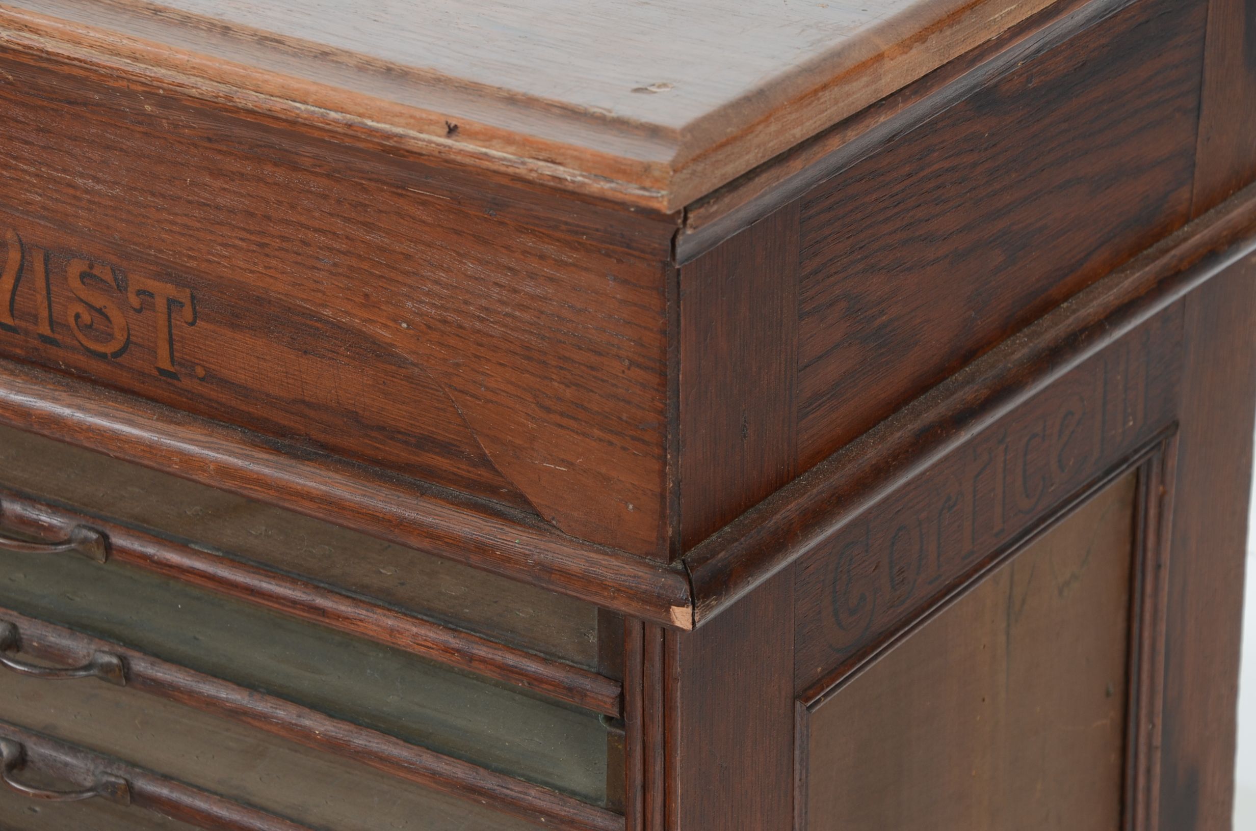 Corticelli Mercantile Thread Chest