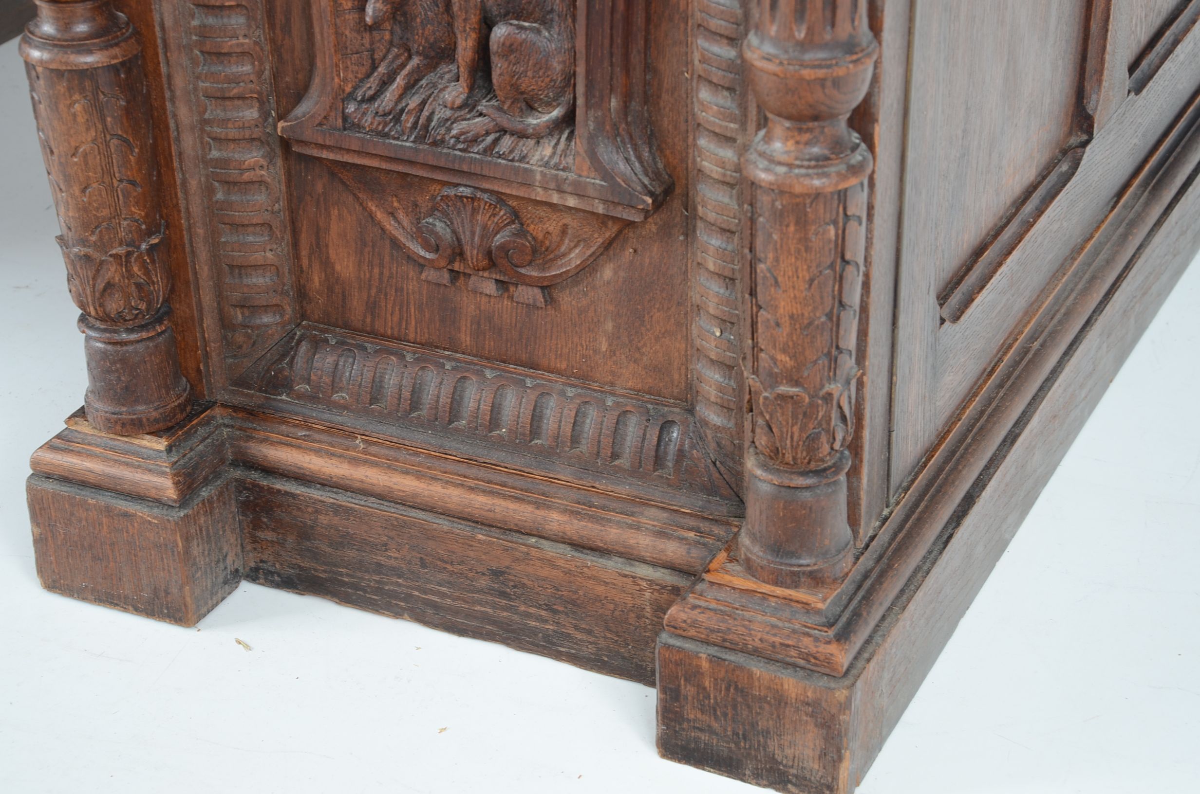 Renaissance Style Desk With Carved Dog Motif