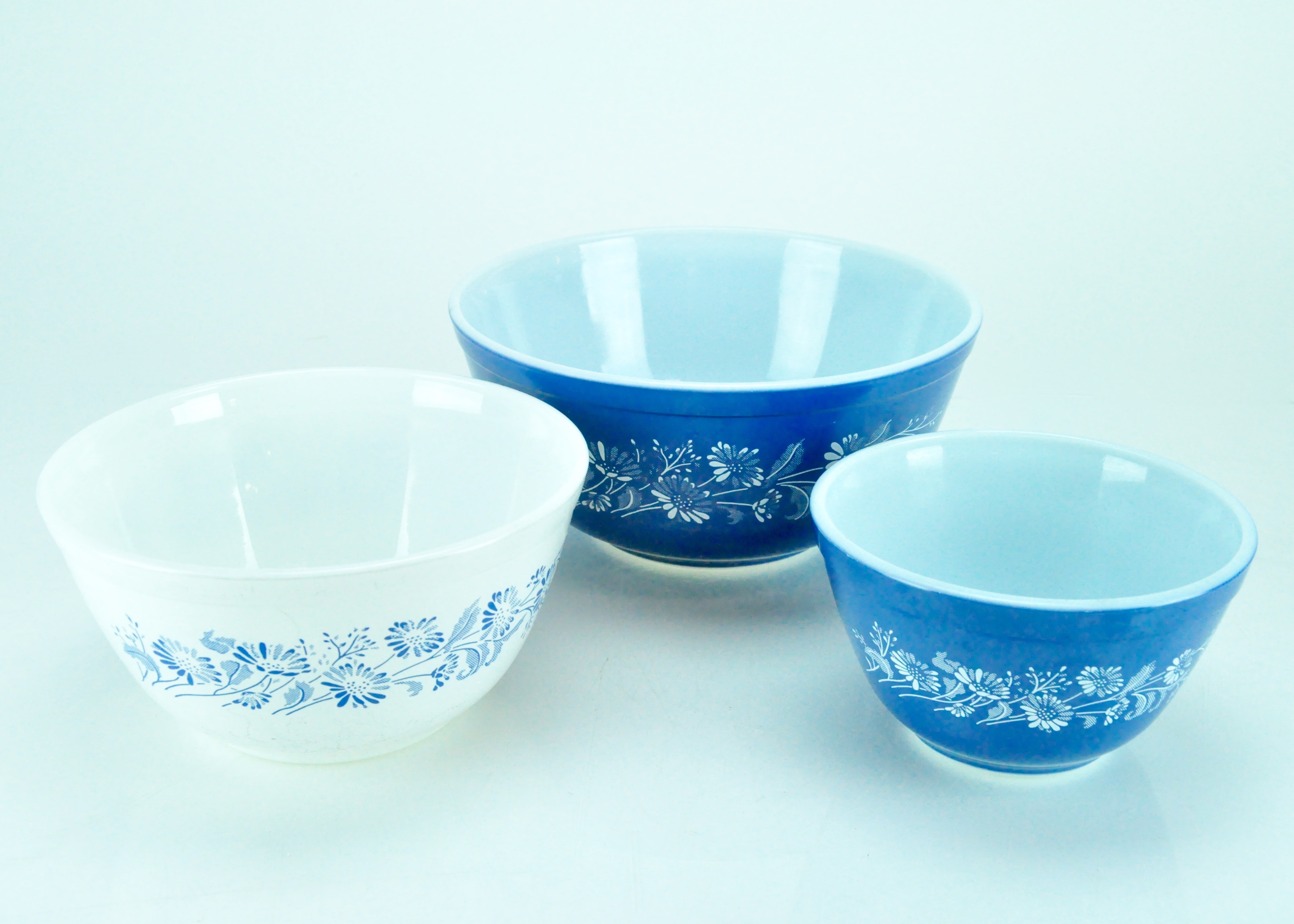 Three Blue and White Nesting Colonial Mist Mixing Bowl from Pyrex