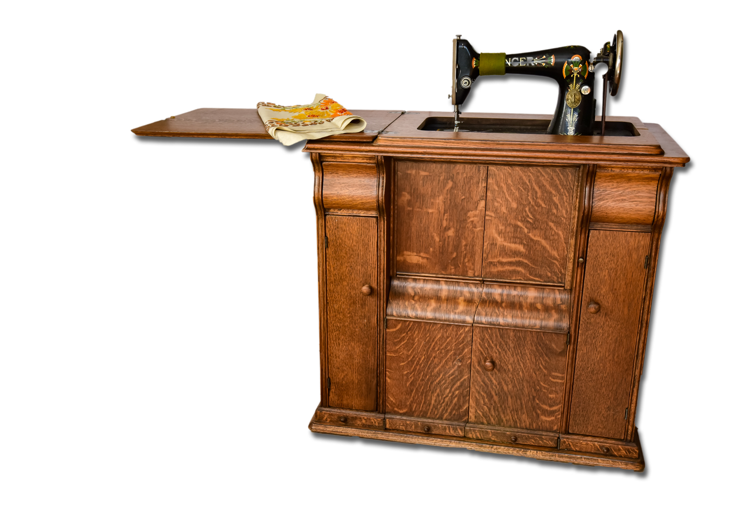 Antique Singer Sewing Machine in Cabinet No. 31