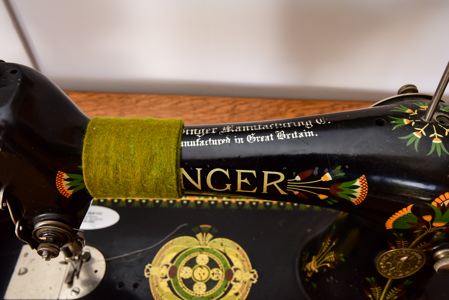 Antique Singer Sewing Machine in Cabinet No. 31