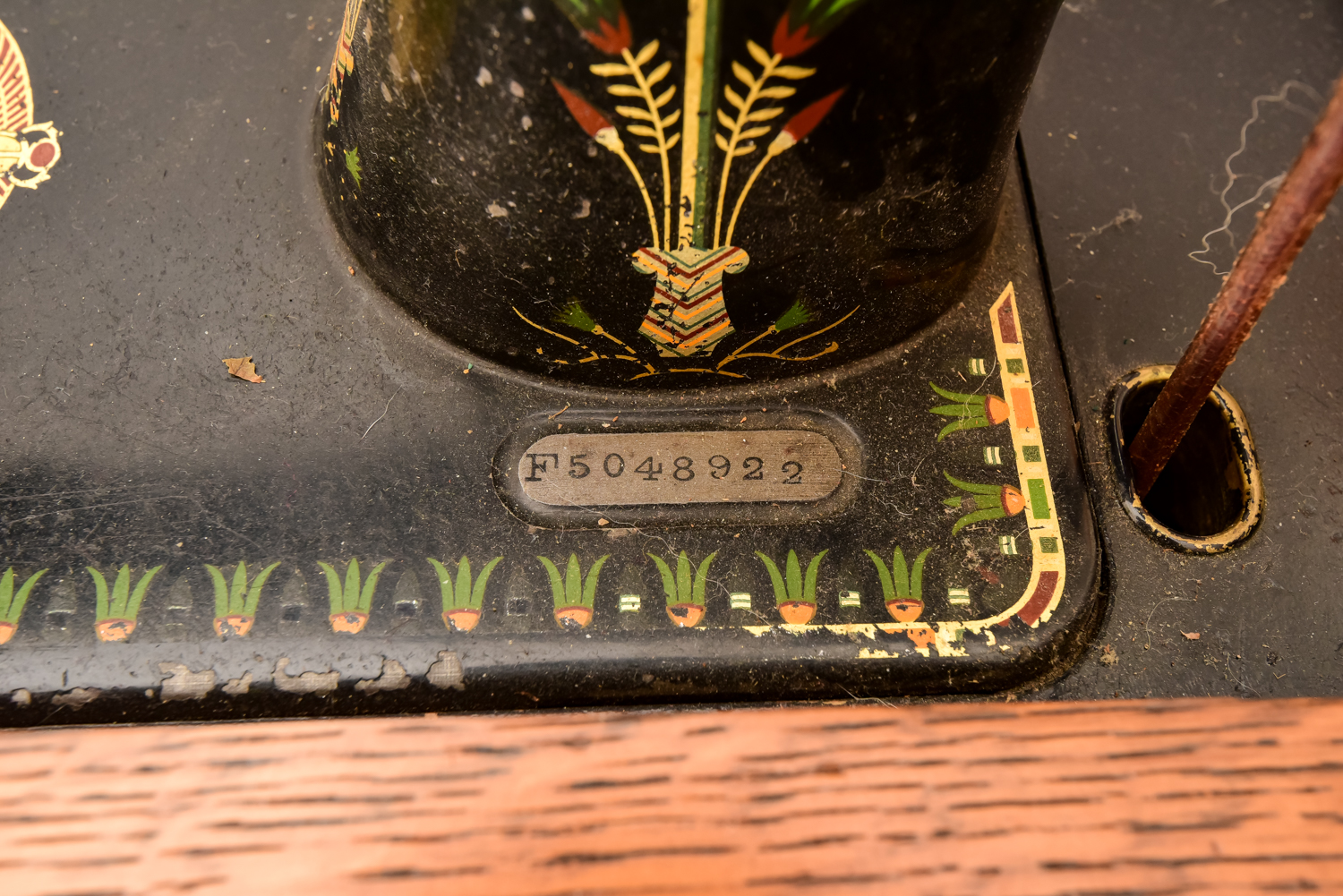 Antique Singer Sewing Machine in Cabinet No. 31